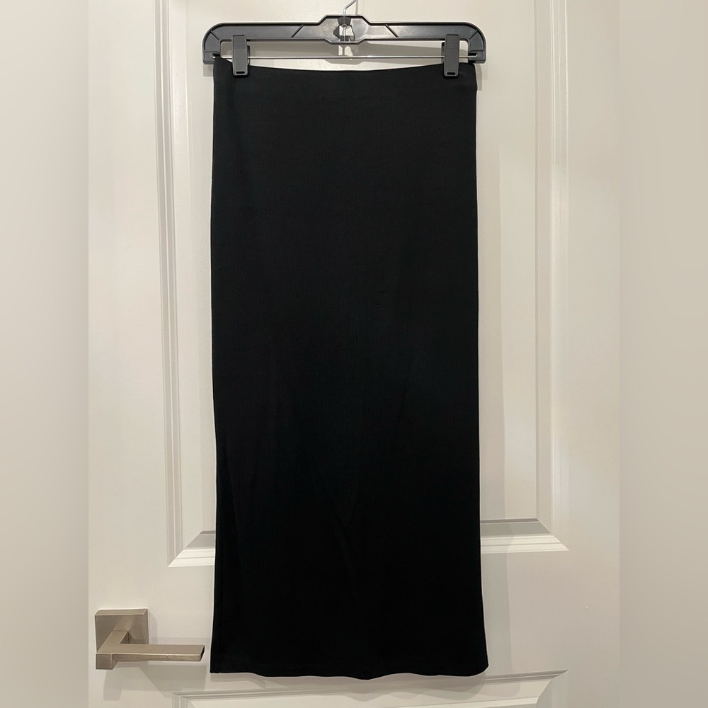 6/$32🛍️ Wild Fable | Black Ribbed Midi Tube Skirt, S